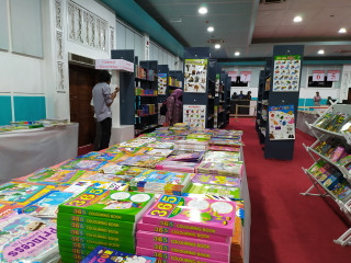 ނޮވެލްޓީ ބުކްފެއާ