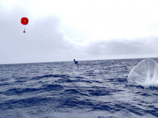 މިއަދު ރާއްޖޭގެ ކަނޑުގެ ސަރަހައްދަށް ވެއްޓުނު \"ލޫން ޕޮރޮޖެކްޓް\"ގެ ބެލޫން ނެގުމުގެ މަސައްކަތް އެންއެންޑީއެފުން ކުރަނީ