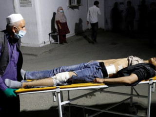 އަފްގާނުގައި ދިން ބޮމުގެ ހަމަލާގައި ޒަހަމްވެފައިވާ މީހަކު ހޮސްޕިޓަލަށް ގެންދަނިކޮށް