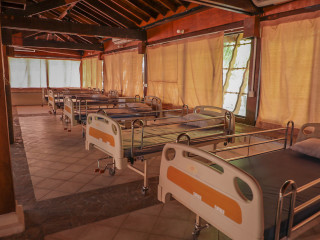 ފަރުކޮޅުގައި ގާއިމުކޮށްފައިވާ ކަރަންޓީނު ފެސިލިޓީ