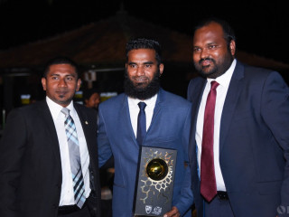 އަލީ އަޝްފާގު (ދަގަނޑޭ) (މ) އަދި މިނިސްޓަރ މަހްލޫފް (ވ)