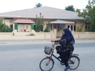 ކުޅުދުއްފުށި ސިޓީ ކައުންސިލް ކުރިމަތިން އޮންނަ އެރަށުގެ އަމީނީ މަގުން މީހަކު ބައިސްކަލުގައި ދަނީ