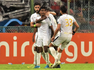 އީގަލްސް އާއި ގްރީން ސްޓްރީޓްސް ބައްދަލުކުރި މެޗުގެ ތެރެއިން: މި މެޗުން ގްރީން ސްޓްރީޓްސް މޮޅުވީ 4-1 ން