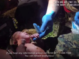 ޕްލާސްޓިކް ކޮތަޅަކަށް ލާ އެއްލާލާފައި އޮތް ކުއްޖާ ގެ ހާލު ރަނގަޅު