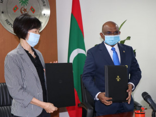 ޖަޕާނުން ދިވެހިރާއްޖެއަށް ކަނޑައަޅާފައި ހުންނަވާ ސަފީރު ކެއިކޯ ޔަނާއީ އާއި ފޮރިން މިނިސްޓަރ އަބްދުﷲ ޝާހިދު