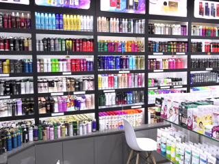 ކައިލާން ޓްރެންޑްސްއަށް އެއްއަހަރުވާ ދުވަހު ހުރިހާ ސާމާނަކުން 50 އިންސައްތަ ޑިސްކައުންޓް