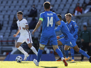 ސެޕްޓެމްބަރު މަހު އައިސްލެންޑުގައި އެ ގައުމާ ދެކޮޅަށް އިންގްލެންޑުން ކުޅުނު މެޗުގެ ތެރެއިން