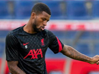 ލިވަޕޫލަށް ކުޅެމުން އަންނަ ނެދަލެންޑްސްގެ މިޑްފީލްޑަރު ޖޯޖީނިއޯ ވައިނަލްޑަމް