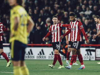 އާސެނަލް އަދި ޝެފިލްޑް ޔުނައިޓެޑް ބައްދަލުކުރި މެޗުގެ ތެރެއިން