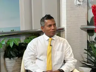 ރާއްޖެޓީވީގެ ފަށާއިރު ޕްރޮގްރާމްގައި އައްޑޫ ސިޓީގެ ކުރީގެ މޭޔަރު އަބްދުﷲ ސޯދިގު ވާހަކަ ދައްކަވަނީ.  