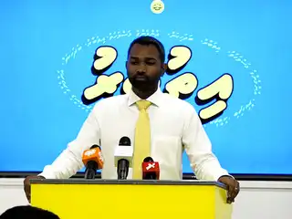 "އިތުބާރު" ކެމްޕޭން ލޯންޗް ކުރުމުގެ ހަފްލާގައި ގަލޮޅު ދެކުނު ދާއިރާގެ މެންބަރު މީކާއިލް އަހުމަދު ނަސީމް ވާހަކަ ދައްކަވަނީ.