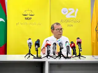  އާދިއްތަ ދުވަހުގެ ނޫސްވެރިންގެ ބައްދަލުވުމުގައި އެމްޑީޕީ ގެ ޗެއަރޕާސަން، ކުރީގެ ރައީސް މުހައްމަދު ނަޝީދު.