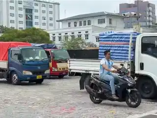 އެމްއެމްއޭ އަށް ފައިސާ ހިފައިގެން ދަތުރުކުރި ލޮރީތައް.