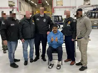 އެމެރިކާގެ ސިފައިން މަދޫރޯ ހައްޔަރު ކުރުމަށް ފަހު ޑްރަގް އެންފޯސްމަންޓް އެޖޭންސީގެ އޮފިޝަލުންގެ ބެލުމުގެ ދަށުގައި