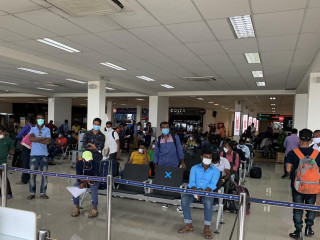 މިއަދު އަނބުރާ ގައުމަށް ފޮނުވާލި ބަންގުލަދޭޝް މީހުން ވެލާނާ އެއަރޕޯޓު ތެރޭގައި މަޑުކޮށްލައިގެން