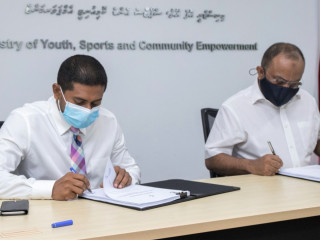 ދާދި ފަހުން ގިނަ ރަށްތަކެއްގެ ފުޓްބޯޅަ ދަނޑުތަކުގައި ޓާފް އެޅުމަށް އެއްބަސްވުމުގައި ސޮއިކުރި ރަސްމިއްޔާތުގެ ތެރެއިން