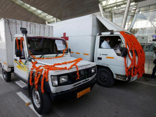 ވެކްސިން ޑޯޒްތައް އަރުވައިގެންދާ ޓްރެކްޓަކެއް