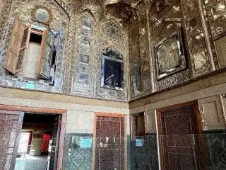 އިޒްރޭލާއި އެމެރިކާއިން އީރާނުގެ އިސްފަހާނަށް ދިން ހަމަލާތަކާ ގުޅިގެން، ޔުނެސްކޯގެ ދުނިޔޭގެ ތަރިކައިގެ ދަަރަޖަ ދީފައިވާ "ޗެހެލް ސޮތޫން" ގަދީމީ ގަނޑުވަރަށް ބޮޑެތި ގެއްލުންތަކެއް ލިބިފައި.