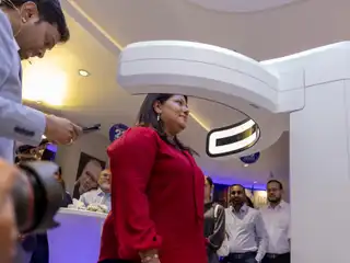 Minister Geela attends ceremony announcing EyeCare as the Maldives' first "ZEISS Vision Expert."