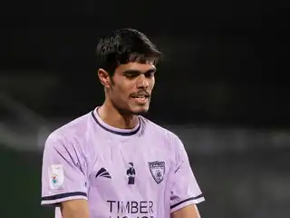 އީގަލްސް އަތުން އޮޑި ބަލިވެއްޖެ 