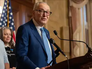 އެމެރިކާގެ ސެނެޓުގެ މައިނޯރިޓީ ލީޑަރު ޗަކް ޝޫމަރ.