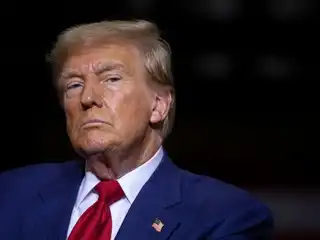 ވެނެޒުއެލާގެ ވަގުތީ ރައީސް އަކީ އޭނާ ކަމަށް ހާމަ ކުރައްވައިފި