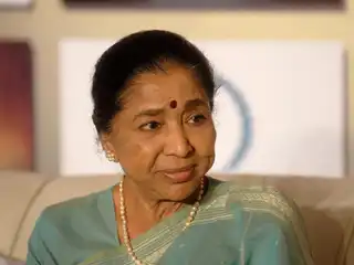 އިންޑިއާގެ މަޝްހޫރު ލަވަކިޔުންތެރިޔާ އާޝާ ބޯސްލޭ.