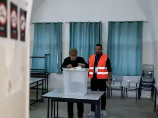 އިޒްރޭލް އިން ހިފާފައިވާ ހުޅަނގު އައްސޭރީގެ ޖެނީން ސިޓީގައި ބޭއްވި މުނިސިޕަލް އިންތިޚާބުގައި ފަލަސްޠީނުގެ ރައްޔިތަކު ވޯޓުލަނީ.