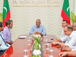 The president met members of Dh. Hulhudheli council and WDC on Tuesday