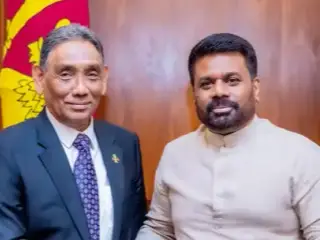 ދިވެހިރާއްޖެއިން ސްރީލަންކާއަށް ކަނޑައަޅުއްވާފައި ހުންނަވާ ހައިކޮމިޝަނަރު މަސްއޫދު އިމާދު(ވ)، ސްރީލަންކާގެ ރައީސް އަނޫރާ ކުމާރާ ޑިސަނަޔަކެއާ ބައްދަލުކުރައްވަނީ