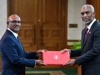 ރައީސް ޑރ. މުހައްމަދު މުއިއްޒު، ޚަލީލް އަށް އެޑްވައިޒަރުގެ މަގާމުގެ ލިޔުން ހަވާލު ކުރައްވަނީ