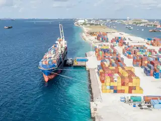 އެމެރިކާއިން އިންޑިއާ ކަނޑުގެ ސަރަހައްދަށް ނުފޫޒު ފޯރުވަން ވަންނަ ދޮރާއްޓަކަށް ތިލަފުށި ބަނދަރު ހަދަނީބާ؟