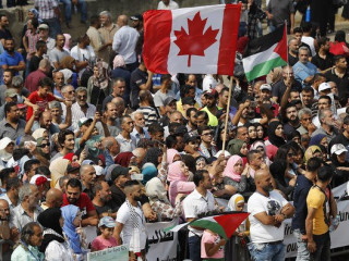 ލެބަނާންގައި ދިރިއުޅޭ ފަލަސްތީންގެ ރެފިއުޖީން ވަނީ އެއްވުމުގައި ކެނެޑާ އަދި ފަލަސްތީންގެ ދިދަ ބޭނުންކޮށްފައި