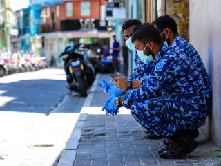 މާލެ ތެރެ ޕެޓްރޯލްކުރާ ފުލުހުންތަކެއް