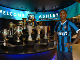 އޭޝްލީ ޔަންގް