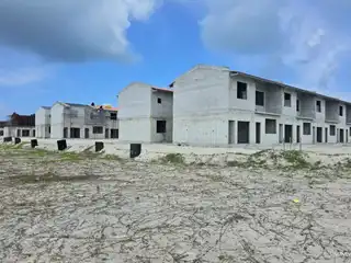 Thinadhoo housing projects stall as 200-unit and new 50-unit developments halt