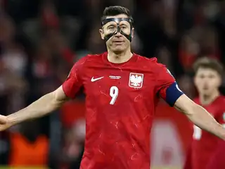 ސްވެޑެންއާ ދެކޮޅަށް ކުޅުނު މެޗުގައި ޕޮލެންޑުގެ ކެޕްޓަން ލެވަންޑޯސްކީ.