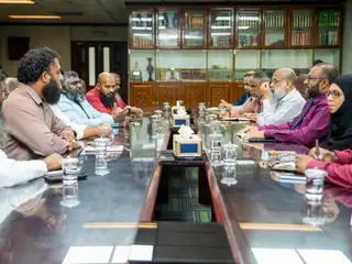 އިލްމުވެރިންގެ ގުޅުމުން މީގެ ކުރިން މިނިސްޓަރ މުޙައްމަދު ޝަހީމް އަލީ ސަޢީދާއެކު ބޭއްވި ބައްދަލުވުމުގެ ތެރެއިން (ފައިލް ފޮޓޯ)