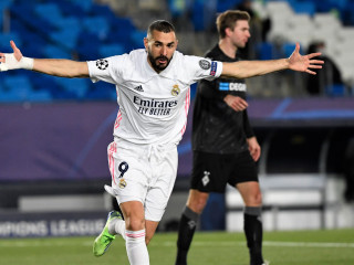 ރެއާލާއި މޮންޗެންގްލަޑްބަކް ބައްދަލުކުރި މެޗުގެ ތެރެއިން: މި މެޗުން ރެއާލް މޮޅުވީ 2-0 ން