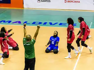 މެޗުގައި ރާއްޖޭގެ ކުޅުންތެރިން އުފާ ފާޅު ކުރަނީ