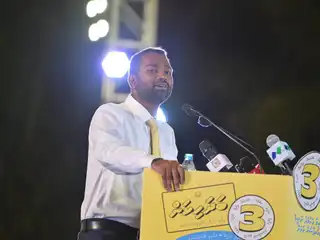 މި ކުރާ ހަމައެކަނި މަސައްކަތަކީ ދެހާސް އަށާވީހާ ހަމައަށް ދާއިރު މި ޕާޓީގެ ސަފުތައް އެކުވެރިކަމާއެކީ، އެއްބައިވަންތަކަމާއެކީ އެކުއެކީ ބޭއްވުމުގެ މަސައްކަތް: މީކާއިލް