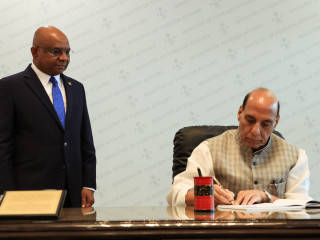 Defence Minister of India Rajnath Singh called on Minister of Foreign Affairs Abdulla Shahid on Monday