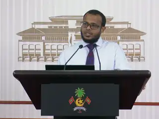 ބުރާސްފަތި ދުވަހު ރައީސް އޮފީހުގައި ބޭއްވި ނޫސްވެރިންގެ ބައްދަލުވުމުގައި  މިނިސްޓަރ އޮފް ކްލައިމެޓް ޗޭންޖް، އެންވަޔަރަންމަންޓް އެންޑް އެނަރޖީ އަލީ ޝަރީފް ވާހަކަ ދައްކަވަނީ