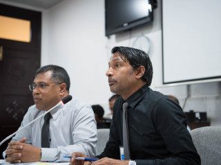 ބީއެމްއެލްގެ ކުރީގެ ޑެޕިއުޓީ ޗީފް އެގްޒެކްޓިވް އޮފިސަރު މުހައްމަދު ޝަރީފް (ވ) އަދި ރިސްކް ހެޑް ޔާމީން އާދަމް (ކ)