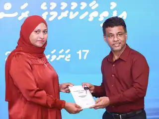 ހޮސްޕިޓަލް އަދި ސިއްހީ މަރުކަޒުތަކާ އެމްބިއުލާންސްގެ ތަޅުދަނޑި ހަވާލުކޮށްދެއްވަނީ