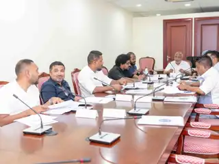 ރައްޔިތުންގެ މަޖިލީހުގެ ލާމަރުކަޒީ ކޮމިޓީއިން ދިވެހިރާއްޖޭގެ އިދާރީ ދާއިރާތައް ލާމަރުކަޒީ އުސޫލުން ހިންގުމުގެ ގާނޫނަށް އިސްލާހު ގެނައުމުގެ ބިލު ދިރާސާކުރުން
