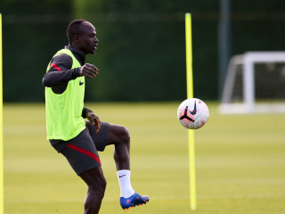 ލިވަޕޫލަށް ކުޅެމުން އަންނަ ސެނެގާލްގެ ފޯވާޑް ސަޑިއޯ މާނޭ