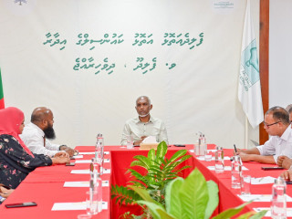 The president met members of V. Rakeedhoo council and WDC on Wednesday