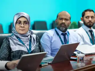 މޯލްޑިވްސް އިންލަންޑް ރެވެނިއު އޮތޯރިޓީ (މީރާ) ގެ އިސް މެނޭޖްމަންޓުން، އޭޝިއަން ޑިވެލޮޕްމަންޓް ބޭންކް (އޭޑީބީ) ގެ އެހީގައި ކުރިއަށްގެންދާ "އީ-އިންވޮއިސިންގ އިންސެޕްޝަން މިޝަން" ނިންމުމުގެ ބައްދަލުވުމުގައި ބައިވެރިވެވަޑައިގަންނަވަނީ