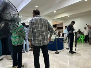 ސްޓާފް ސާޖަންޓް މުޙައްމަދު މަހުދީ ގެ މޫނު ދެއްކުން އިސްލާމީ މަރުކަޒުގައި ކުރިއަށް ދަނީ.

